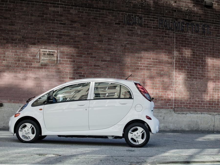  Mitsubishi i-MiEV 2012 года  (US) (фото 22 из 234)